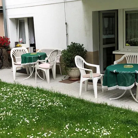 Azyl - Kazdy Z Wlasna Kuchnia I Lazienka アパート *