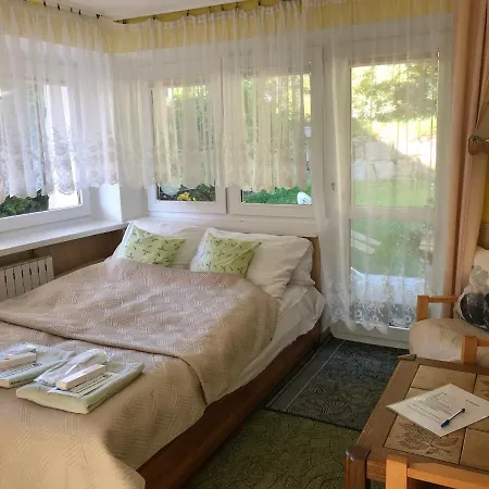 Azyl - Kazdy Z Wlasna Kuchnia I Lazienka * カルパッチ