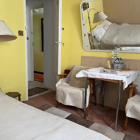 Azyl - Kazdy Z Wlasna Kuchnia I Lazienka アパート