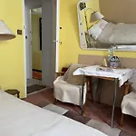 Azyl - Kazdy Z Wlasna Kuchnia I Lazienka Apartment
