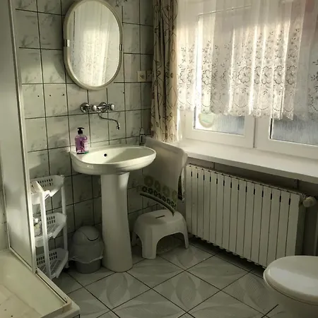 Azyl - Kazdy Z Wlasna Kuchnia I Lazienka شقة كارباش