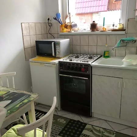 Azyl - Kazdy Z Wlasna Kuchnia I Lazienka كارباش