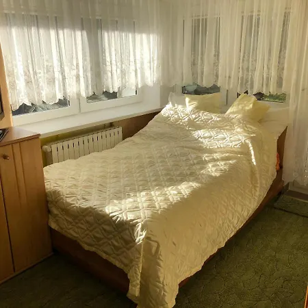 Azyl - Kazdy Z Wlasna Kuchnia I Lazienka * كارباش