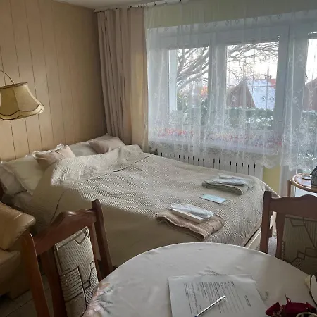 Azyl - Kazdy Z Wlasna Kuchnia I Lazienka شقة