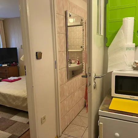 Azyl - Kazdy Z Wlasna Kuchnia I Lazienka شقة