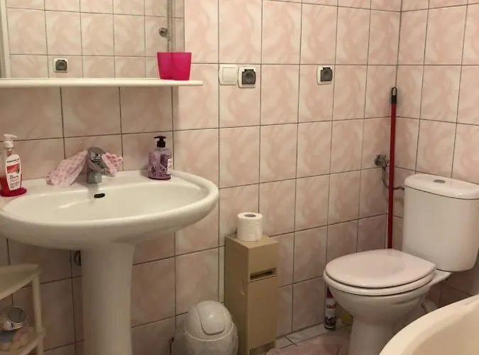 Azyl - Kazdy Z Wlasna Kuchnia I Lazienka 公寓